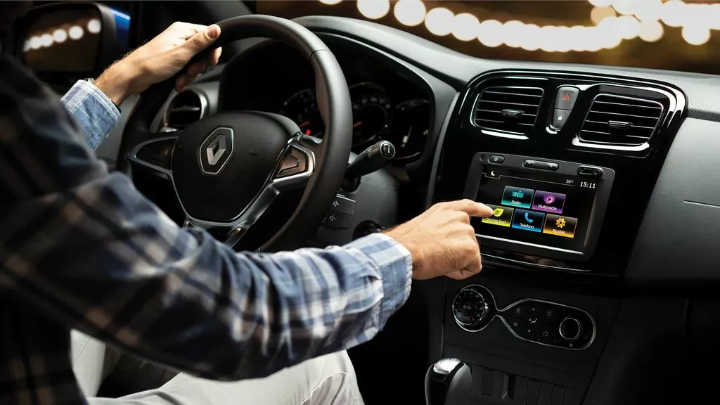 RENAULT LOGAN — interior práctico
