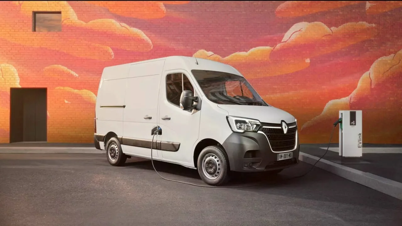 RENAULT MASTER E-TECH
100% ELÉCTRICO — robusta e imponente