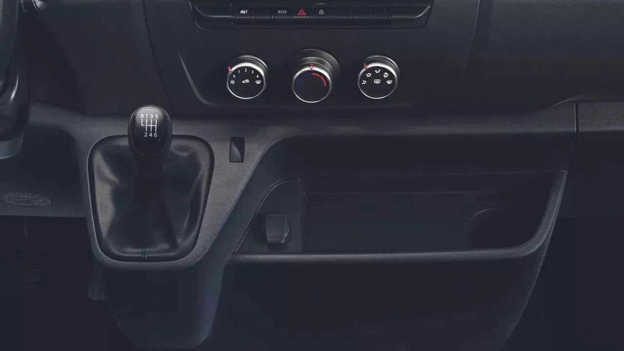 RENAULT MASTER — almacenamiento útil