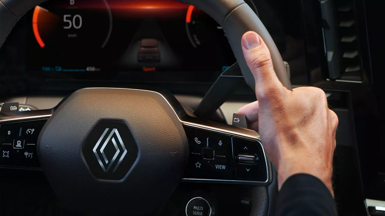 RENAULT MEGANE E-TECH 
100% ELÉCTRICO — máxima experiencia de conducción